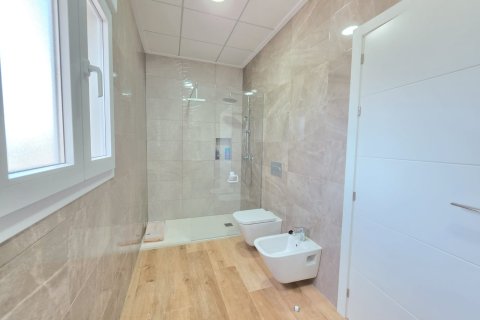 Villa à vendre à Pinoso, Alicante, Espagne, 4 chambres, 241 m2 No. 160968 - photo 19