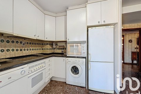 Apartment for sale in Zaragoza, Spain 5 bedrooms, 211 sq.m. No. 153513 - photo 9