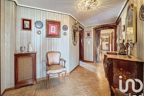 Apartment for sale in Zaragoza, Spain 5 bedrooms, 211 sq.m. No. 153513 - photo 6