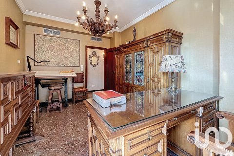 Apartment for sale in Zaragoza, Spain 5 bedrooms, 211 sq.m. No. 153513 - photo 14