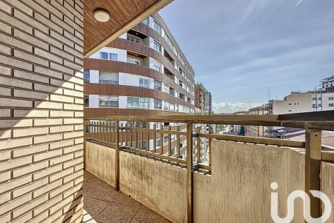 Apartment for sale in Zaragoza, Spain 5 bedrooms, 211 sq.m. No. 153513 - photo 4