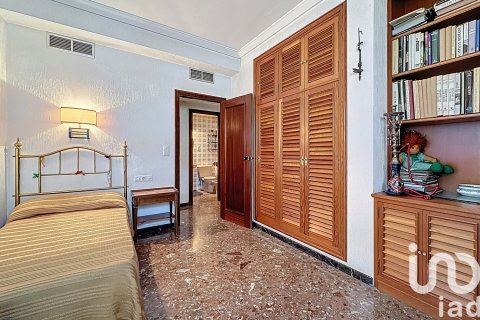 Apartment for sale in Zaragoza, Spain 5 bedrooms, 211 sq.m. No. 153513 - photo 22