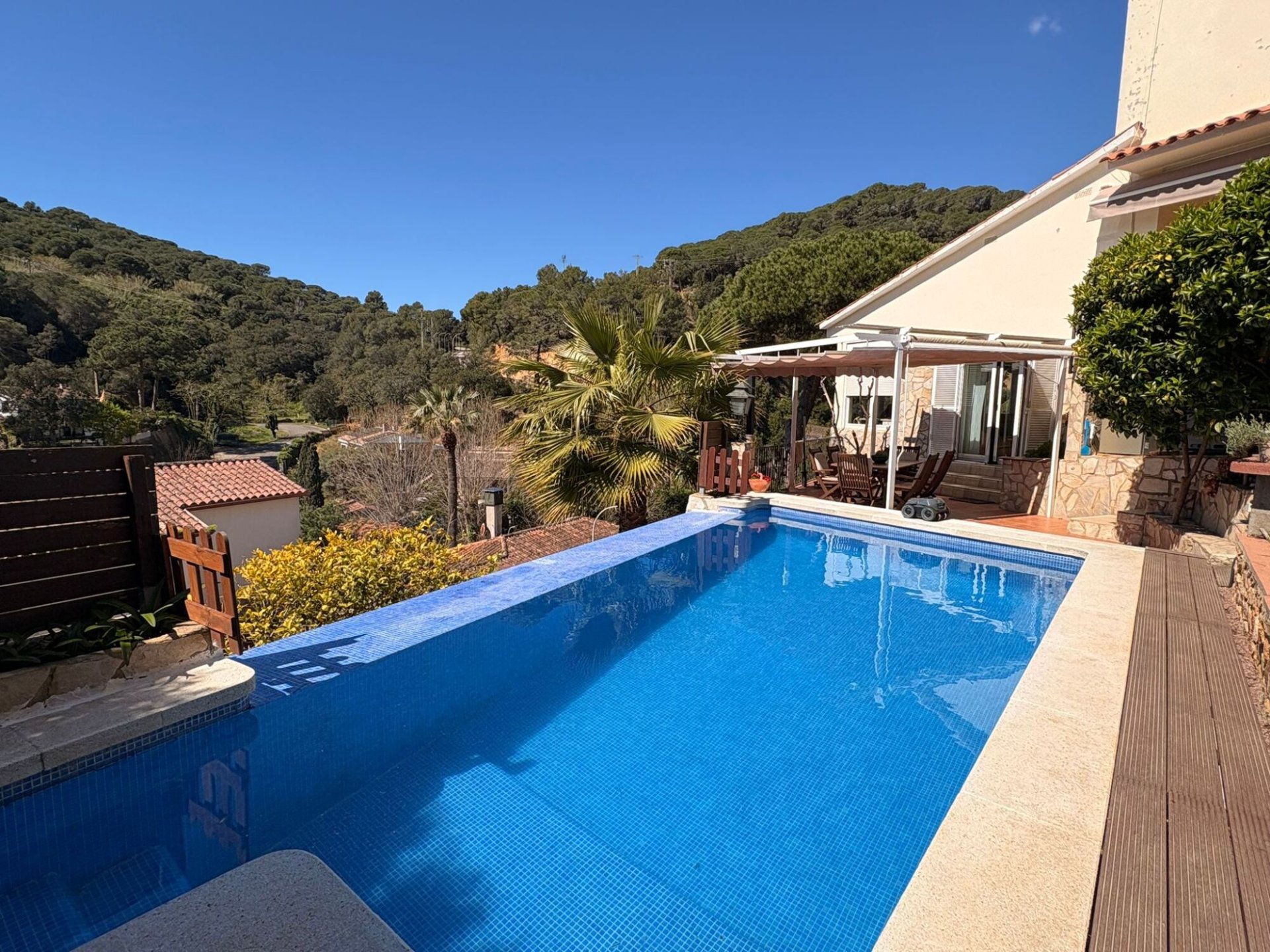 Hus i Lloret de Mar, Girona, Spanien 4 sovrum, 230 kvm. Nr. 164576