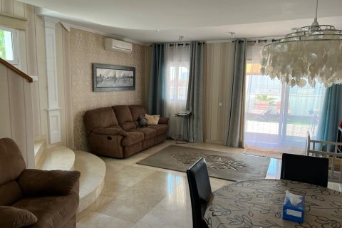 Townhouse for sale in Lloret de Mar, Girona, Spain 4 bedrooms, 264 sq.m. No. 164575 - photo 7