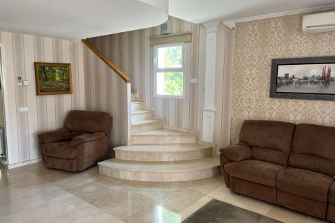 Townhouse for sale in Lloret de Mar, Girona, Spain 4 bedrooms, 264 sq.m. No. 164575 - photo 8