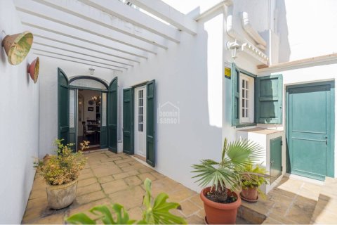 Kaupunkipientalo myytävänä Mahon, Menorca, Espanja, 5 makuuhuonetta, 255 m2 No. 178114 - kuva 4