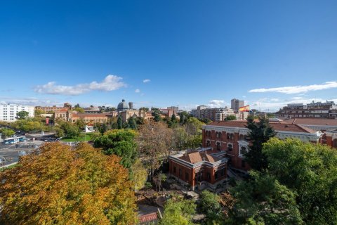 Продажа квартиры в Мадрид, Испания 3 спальни, 163м2 №142649 - фото 1