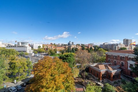 Продажа квартиры в Мадрид, Испания 3 спальни, 163м2 №142649 - фото 24