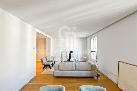 Huoneisto myytävänä Barcelona, Espanja, 2 makuuhuonetta, 144 m2 No. 160287 - kuva 7