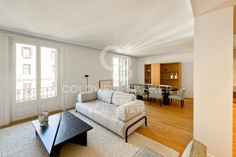 Huoneisto myytävänä Barcelona, Espanja, 2 makuuhuonetta, 144 m2 No. 160287 - kuva 27
