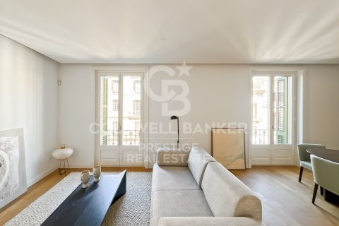 Huoneisto myytävänä Barcelona, Espanja, 2 makuuhuonetta, 144 m2 No. 160287 - kuva 1