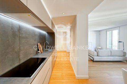 Huoneisto myytävänä Barcelona, Espanja, 2 makuuhuonetta, 144 m2 No. 160287 - kuva 2