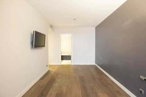Huoneisto myytävänä Barcelona, Espanja, 3 makuuhuonetta, 120 m2 No. 166248 - kuva 11