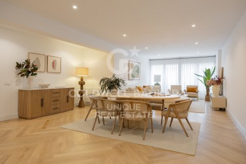 Apartment in Madrid, Spain 3 bedrooms, 200 sq.m. No. 157319