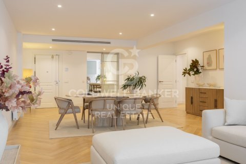 Продажа квартиры в Мадрид, Испания 3 спальни, 200м2 №157319 - фото 8