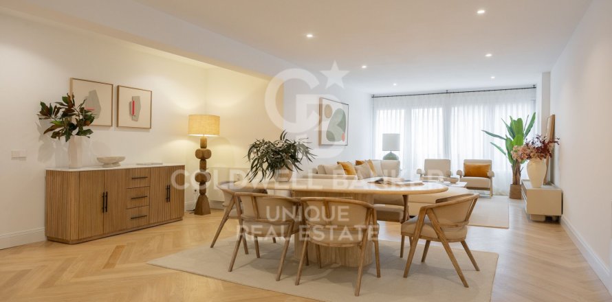 Apartment à Madrid, Espagne 3 chambres, 200 m2 No. 157319