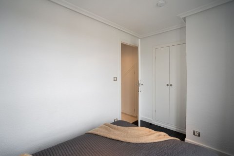 Продажа квартиры в Пунта Прима, Аликанте, Испания 3 спальни, 93м2 №154509 - фото 13