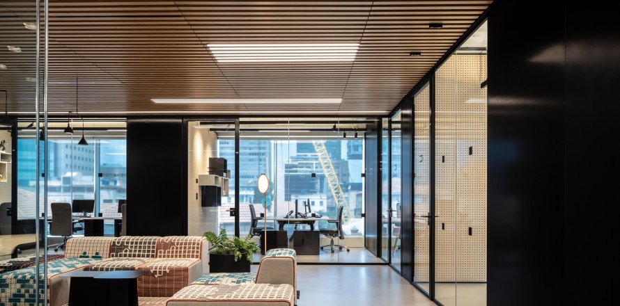 Commercial property à Barcelona, Espagne 676 m2 No. 140747