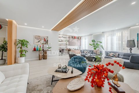 Продажа квартиры в Мадрид, Испания 3 спальни, 284м2 №158449 - фото 2