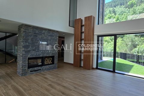 House for sale in Principado De Andorra (Ninguna Poblacion Tiene C.P.), Lleida, Spain 4 bedrooms, 490 sq.m. No. 158446 - photo 3