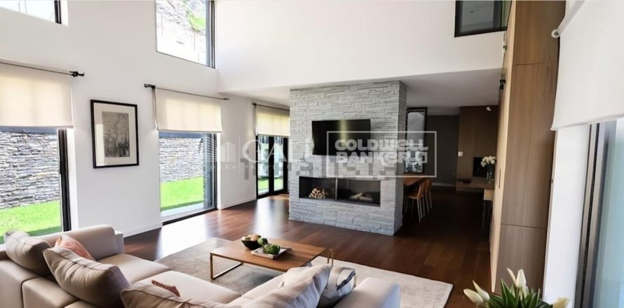 House in Principado De Andorra (Ninguna Poblacion Tiene C.P.), Lleida, Spain 4 bedrooms, 490 sq.m. No. 158446