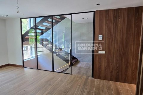 House for sale in Principado De Andorra (Ninguna Poblacion Tiene C.P.), Lleida, Spain 4 bedrooms, 490 sq.m. No. 158446 - photo 16