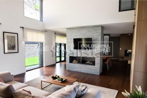 Hus i Principado De Andorra (Ninguna Poblacion Tiene C.P.), Lleida, Spanien 4 sovrum, 490 kvm. Nr. 158446