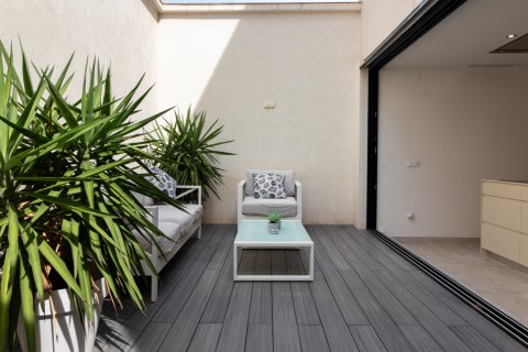 Casa adosada en venta en Puerto De Sagunto, València, España 3 dormitorios, 193 m2 No. 149679 - foto 2