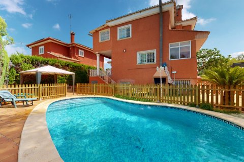 Villa en Paterna, València, España 6 dormitorios, 212 m2 No. 149677