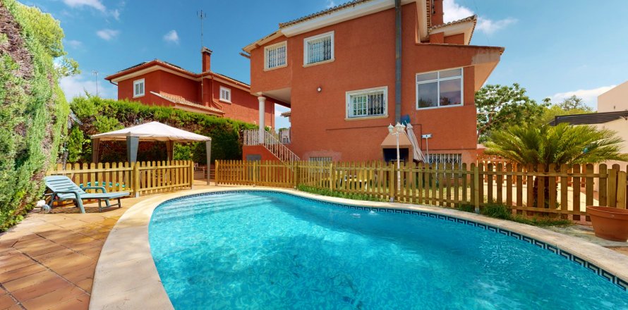 Villa en Paterna, València, España 6 dormitorios, 212 m2 No. 149677