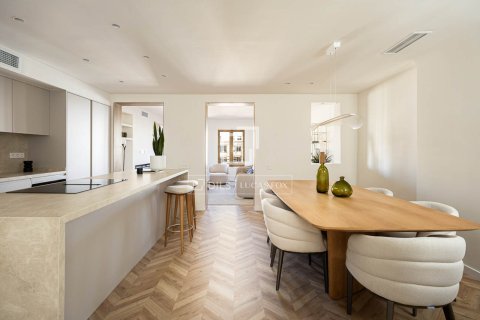 Apartamento en venta en Barcelona, España 3 dormitorios, 162 m2 No. 150613 - foto 2