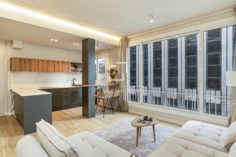 Apartamento en venta en Barcelona, España 3 dormitorios, 105 m2 No. 150614 - foto 2