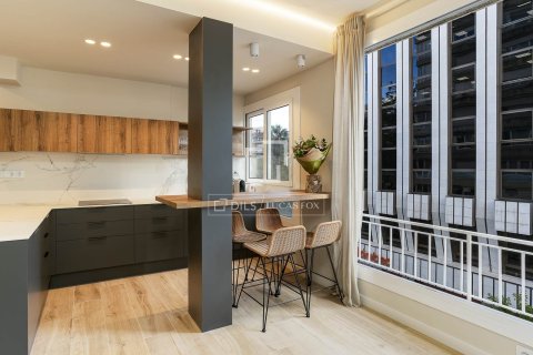 Apartamento en venta en Barcelona, España 3 dormitorios, 105 m2 No. 150614 - foto 3