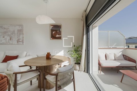 Apartamento en venta en Barcelona, España 3 dormitorios, 73 m2 No. 150608 - foto 2
