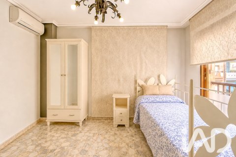 Apartment à vendre à Alicante, Espagne, 4 chambres, 140 m2 No. 187874 - photo 13
