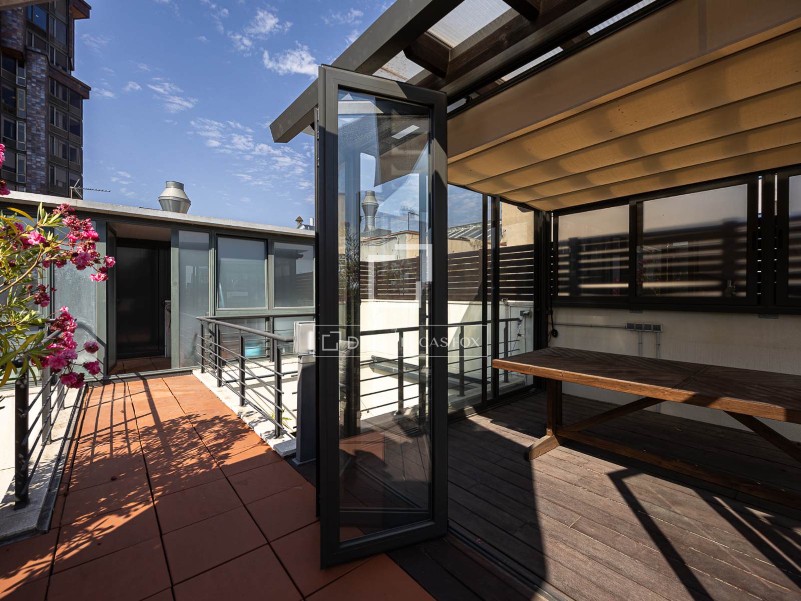 Kattohuoneisto Barcelona, Espanja 2 makuuhuonetta, 84 m2 No. 192549