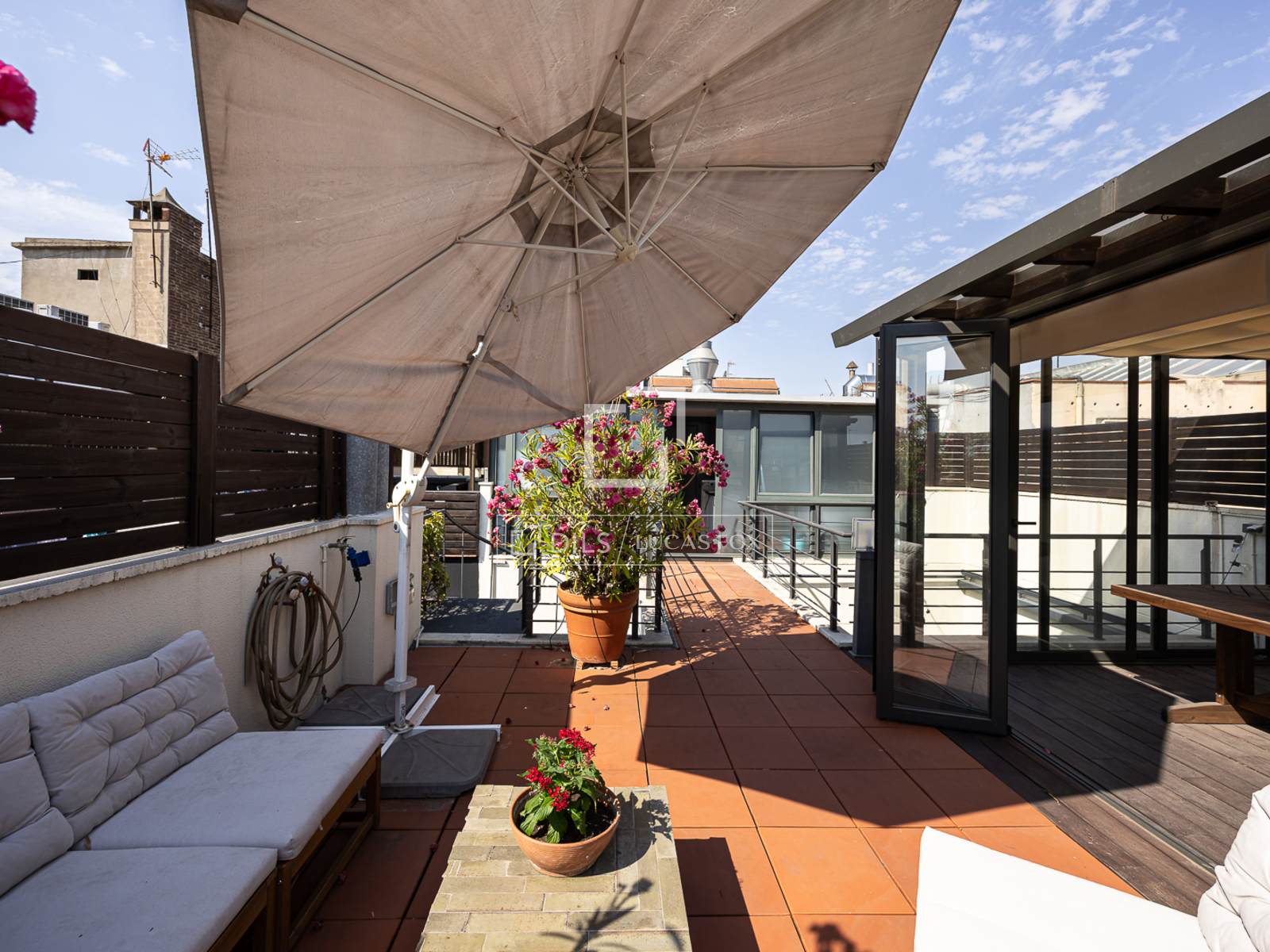 Kattohuoneisto Barcelona, Espanja 2 makuuhuonetta, 84 m2 No. 192549
