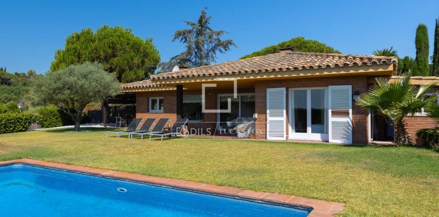 Villa a Sant Vicenc De Montalt, Barcelona, Spagna 4 camere da letto, 229 mq. N° 192551