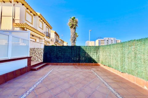 House à vendre Torrevieja, Alicante, Espagne, 3 chambres, 101 m2 No. 133102 - photo 27