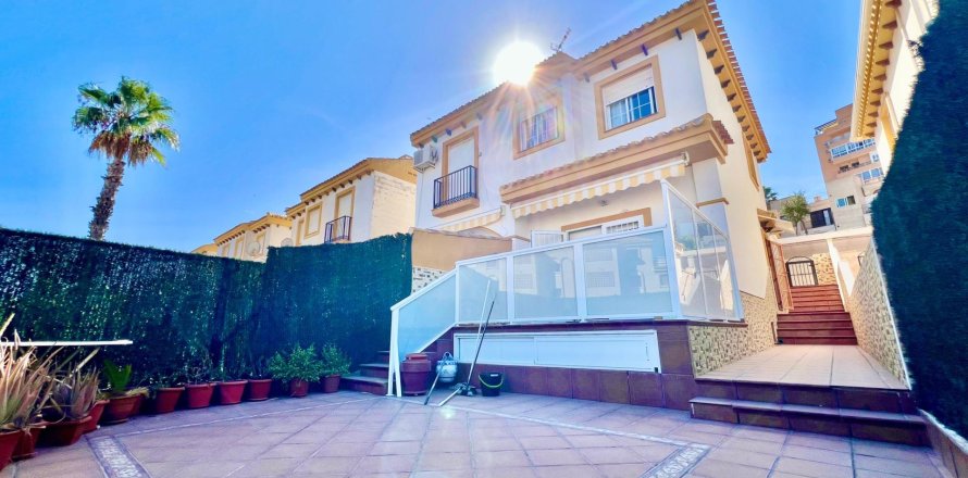 House Torrevieja, Alicante, Espagne 3 chambres, 101 m2 No. 133102