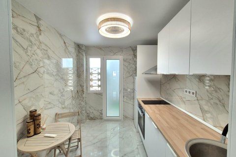 Apartment for sale Torrevieja, Alicante, Spain 2 bedrooms, 90 sq.m. No. 133096 - photo 18