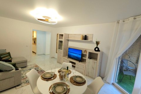 Apartment in Torrevieja, Alicante, Spain 2 bedrooms, 90 sq.m. No. 133096