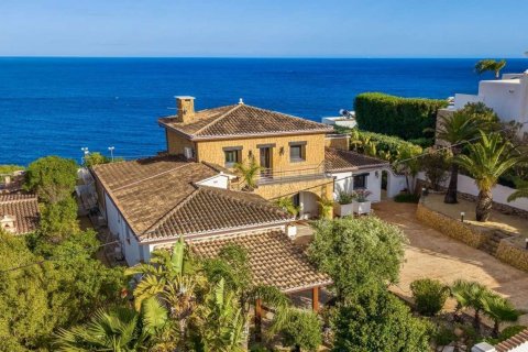 Villa in Benissa, Alicante, Spain 4 bedrooms, 377 sq.m. No. 181712