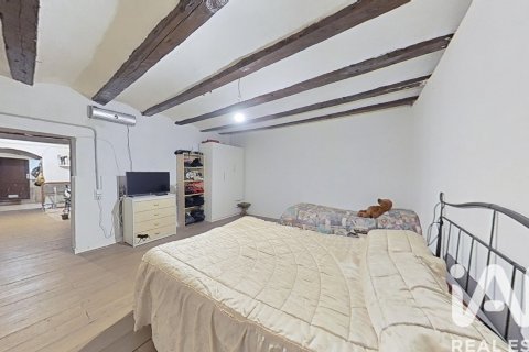 House for sale in Tortosa, Tarragona, Spain 9 bedrooms, 435 sq.m. No. 185391 - photo 12
