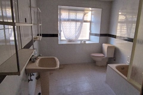 House for sale in Salamanca, Spain 5 bedrooms, 256 sq.m. No. 185388 - photo 3