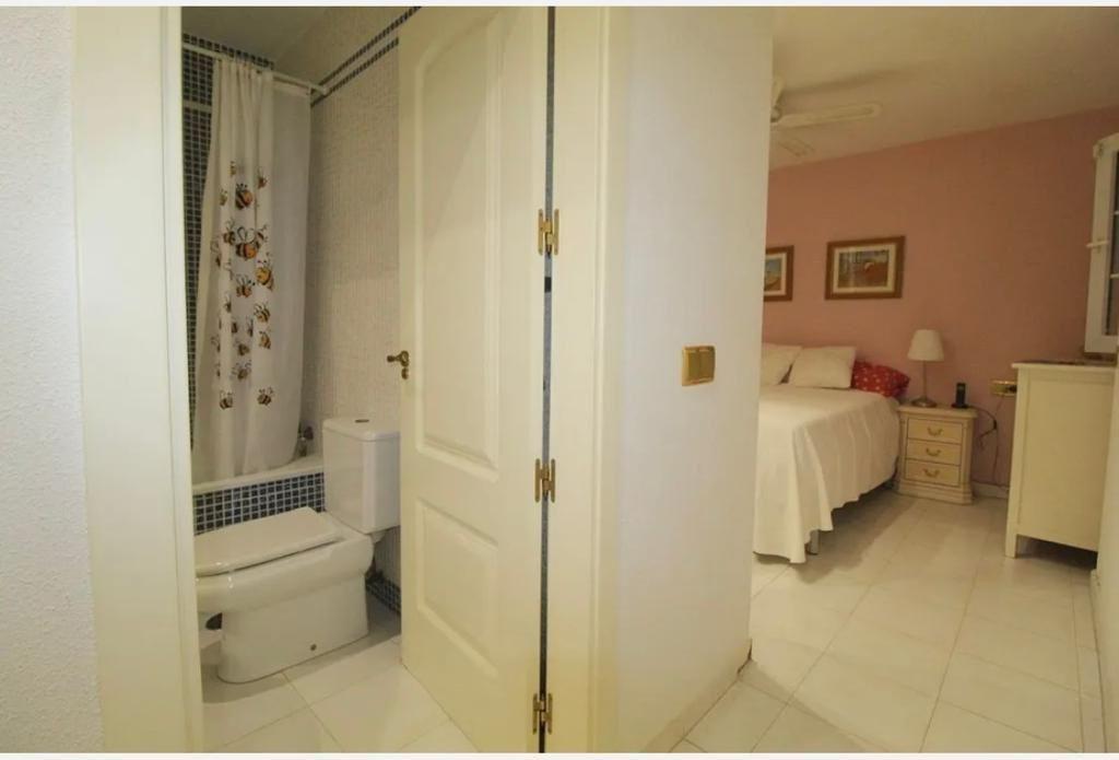 Apartamento en Torrevieja, Alicante, España 2 dormitorios, 85 m2 No. 184230
