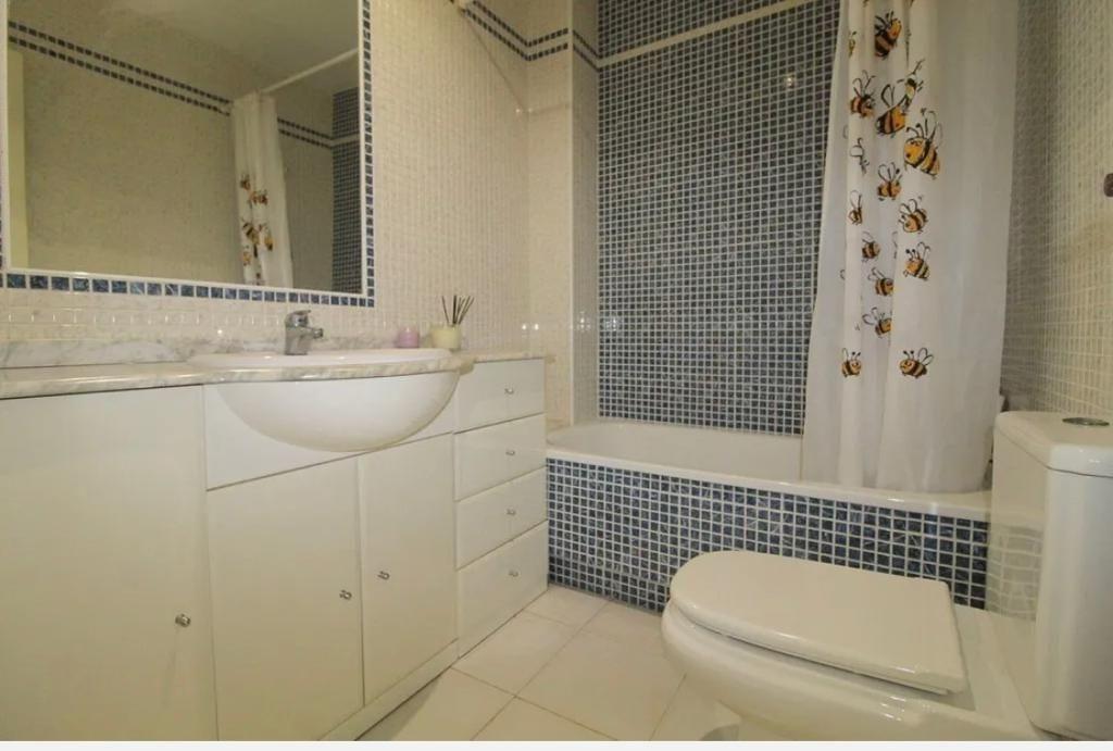 Apartamento en Torrevieja, Alicante, España 2 dormitorios, 85 m2 No. 184230