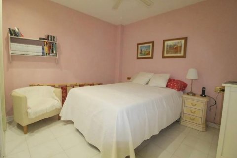 Apartamento en venta en Torrevieja, Alicante, España 2 dormitorios, 85 m2 No. 184230 - foto 3