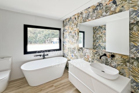 Продажа дома в Сан-Андреу-де-Льяванерес, Барселона, Испания 8 спален, 763м2 №156815 - фото 22