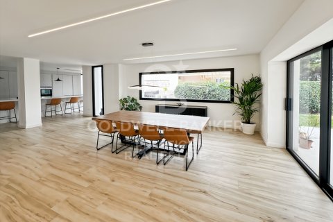 Продажа дома в Сан-Андреу-де-Льяванерес, Барселона, Испания 8 спален, 763м2 №156815 - фото 8